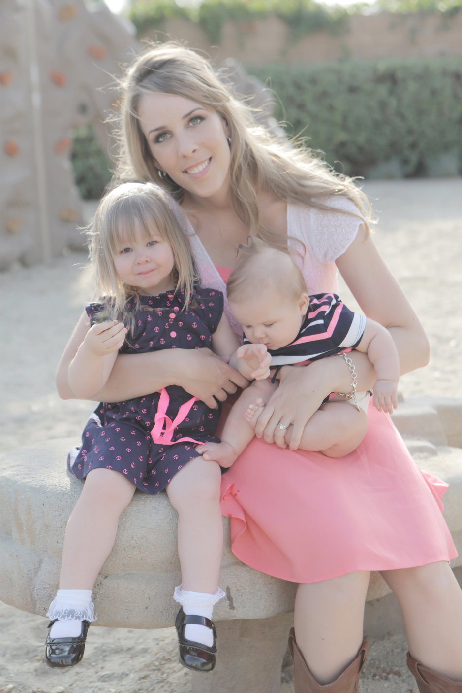 Photoshoot of Candace and her Daughters